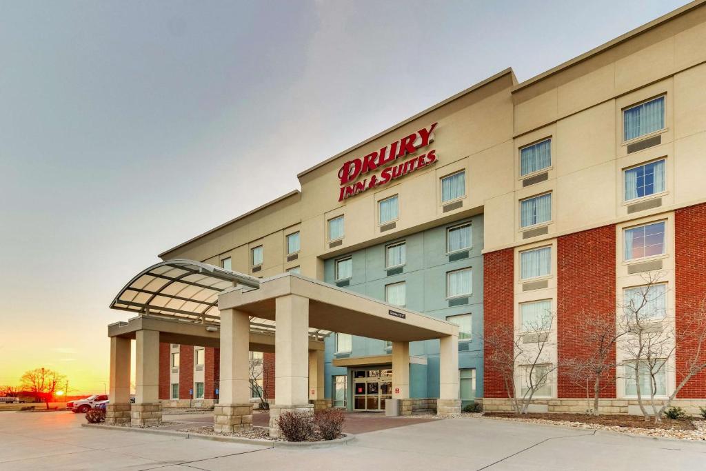 Drury Inn & Suites Sikeston - main image