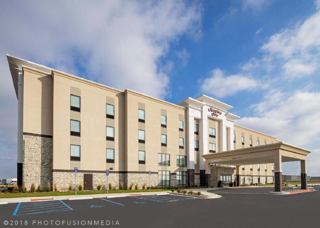 Hampton Inn Sikeston - main image