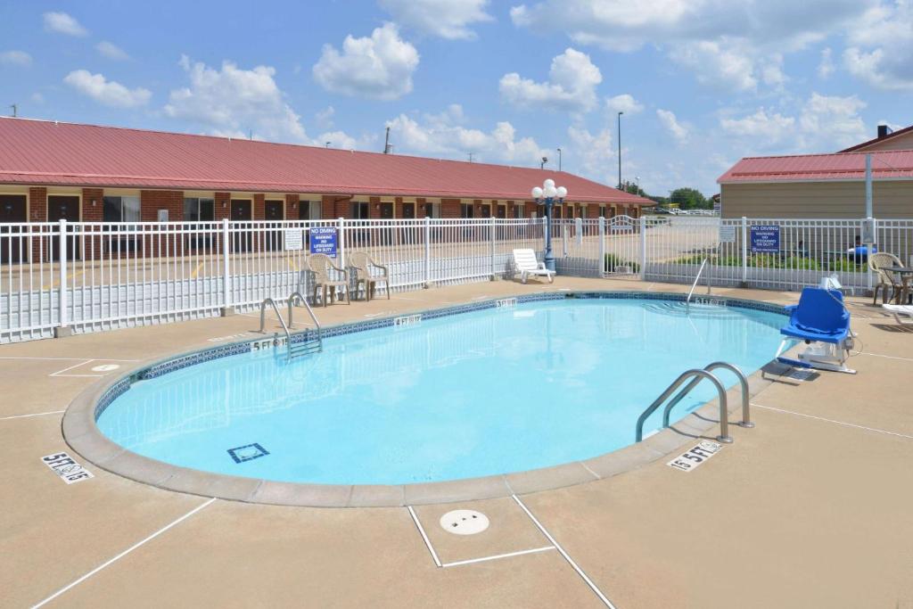 Americas Best Value Inn and Suites Siloam Springs - main image