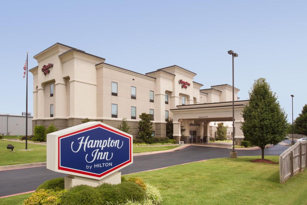 Hampton Inn Siloam Springs - main image