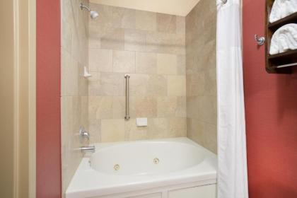 Hampton Inn Siloam Springs - image 13