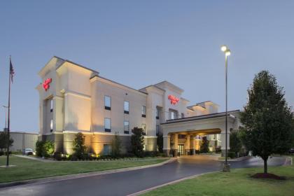 Hampton Inn Siloam Springs - image 6