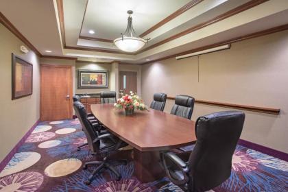 Hampton Inn Siloam Springs - image 9