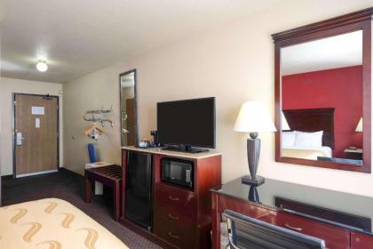 Quality Inn - image 11