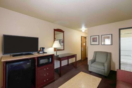 Quality Inn - image 14