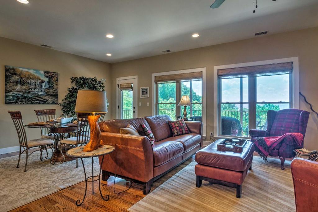 Ideal Center Hill Lake Condo 3 Mins to the Marina! - image 6