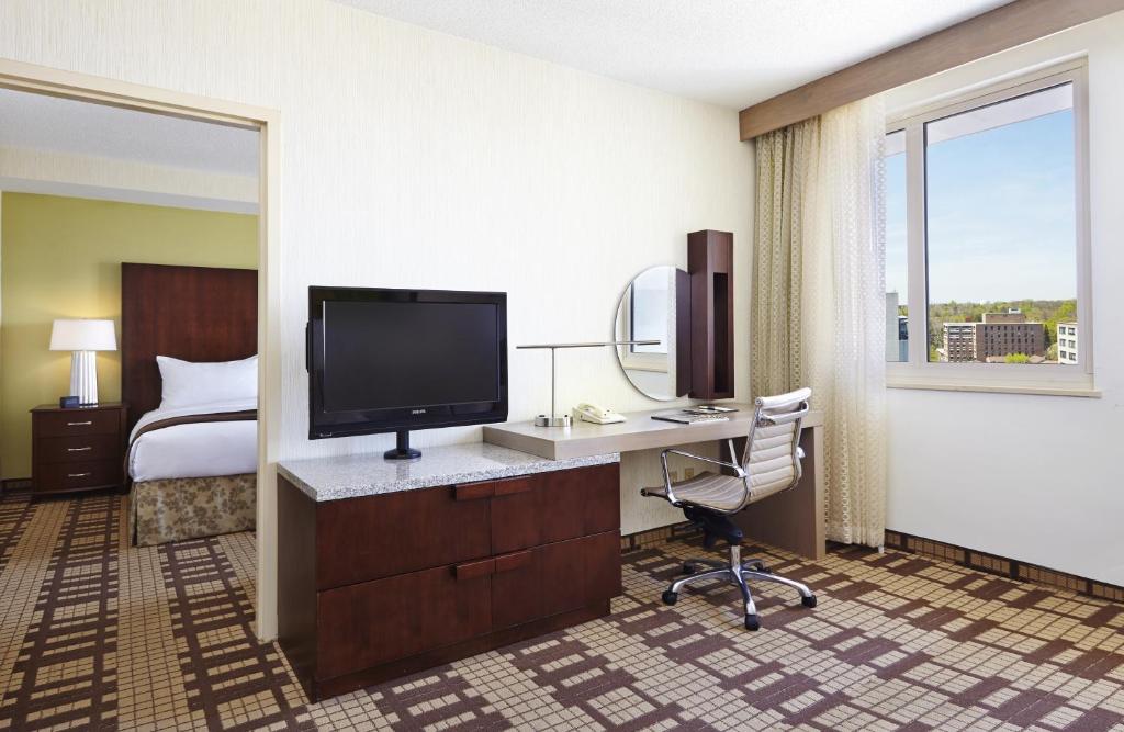 DoubleTree by Hilton Hotel Washington DC Silver Spring - image 5