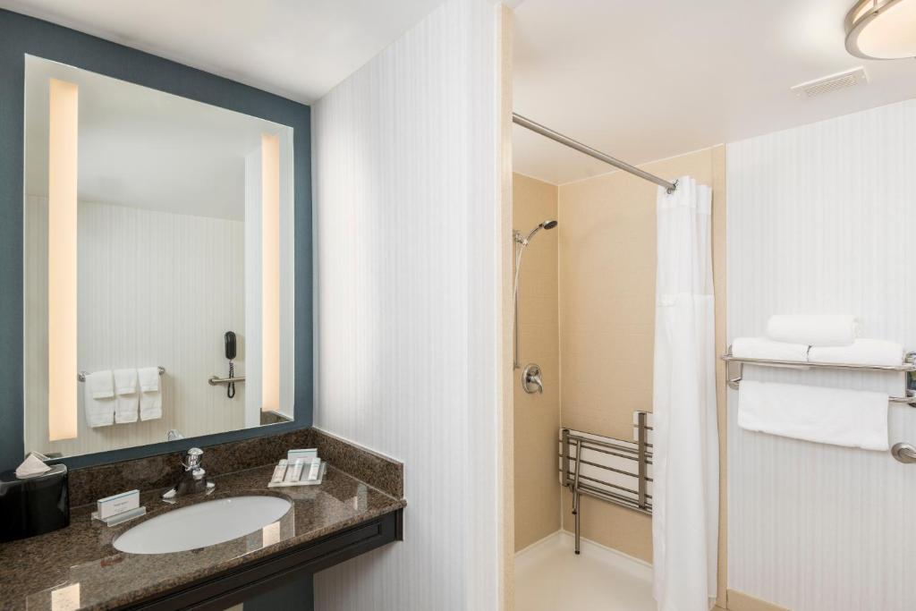 Hilton Garden Inn Silver Spring White Oak - image 5