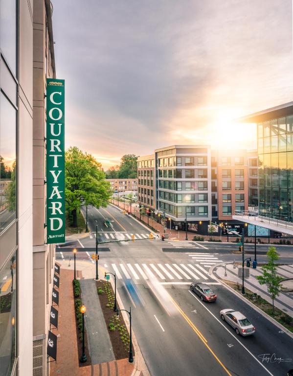 Courtyard by Marriott Silver Spring Downtown - image 2