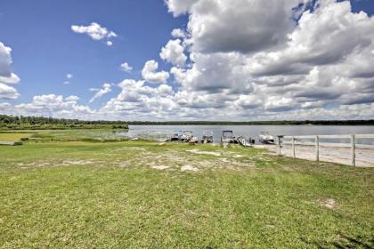 Lakeside Silver Springs Cabin with On-Site Boat Ramp - image 10