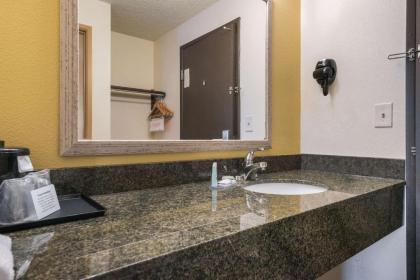 Quality Inn & Suites Silverdale Bangor-Keyport - image 11