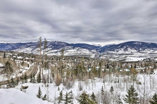 Picturesque Silverthorne Condo with Mountain View - image 4