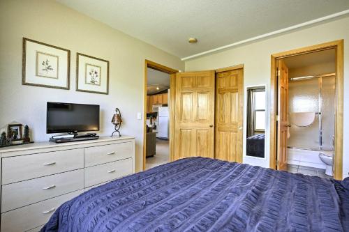 Picturesque Silverthorne Condo with Mountain View - image 5