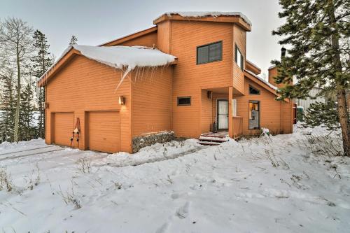 Classic Cabin with Hot Tub and Loft 10 Mi to Keystone - main image