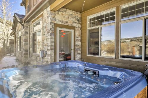 Modern Silverthorne Townhome with Hot Tub and Mtn Views - image 3