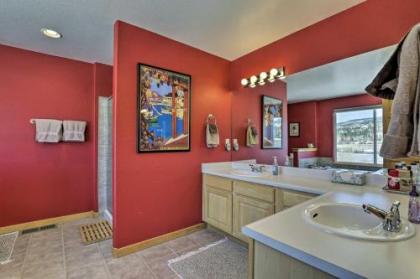 Modern Silverthorne Townhome with Hot Tub and Mtn Views - image 4