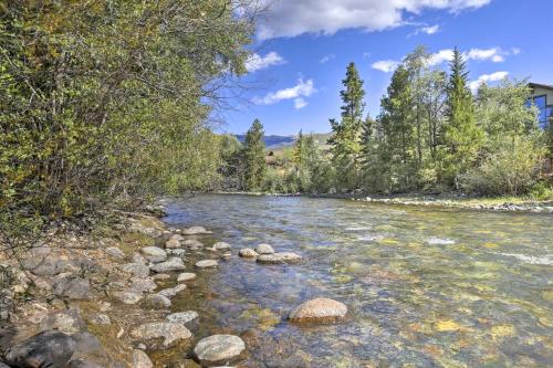 Chic Silverthorne Condo with Balcony on Blue River! - image 5