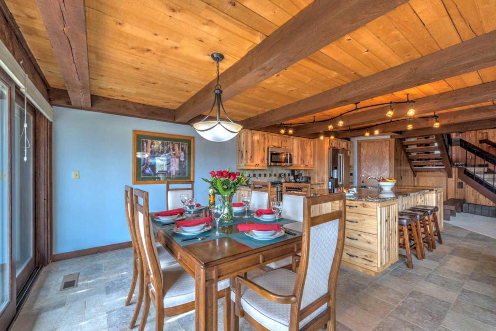 Luxury Silverthorne Home - 3 Decks Mountain Views - image 5