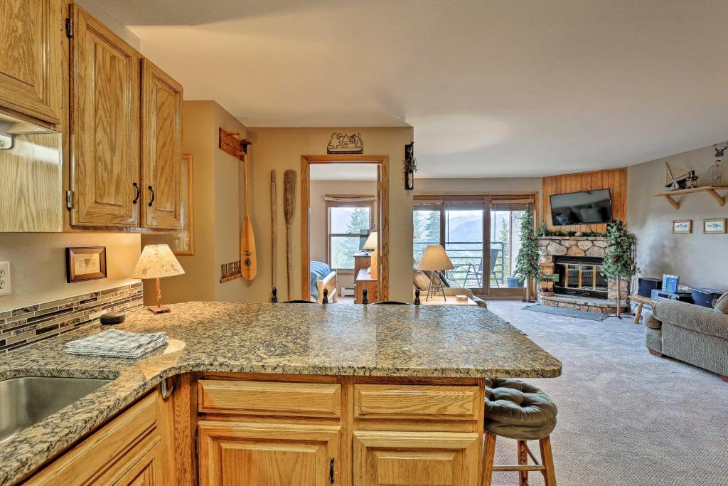 Updated Condo with Views and Spa - 10 Mi to Keystone! - image 2