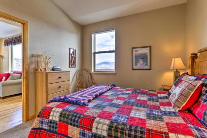 Spacious Family Condo with Mtn Views 11 Mi to Ski! - image 16