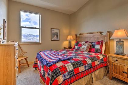 Spacious Family Condo with Mtn Views 11 Mi to Ski! - image 17