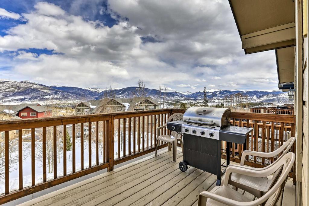 Spacious Family Condo with Mtn Views 11 Mi to Ski! - image 2