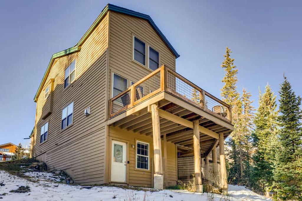 300 Lodgepole by Book by Owner - main image