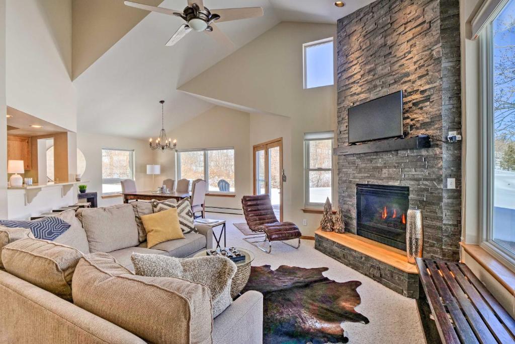 Silverthorne Home with Hot Tub Deck and Mtn View - image 4