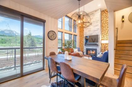 Stunning Mountain Views - 2BR Townhouse - Fireplace! - image 8