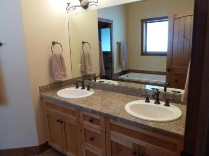 Cascade Village - Townhome 2B - image 11