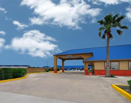 Americas Best Value Inn Sinton - image 2