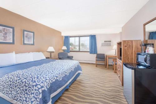 Days Inn by Wyndham Sioux Falls Airport - image 3