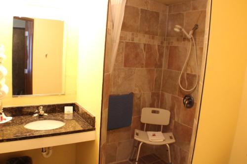 Days Inn by Wyndham Sioux Falls - image 2