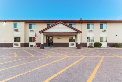 Econo Lodge Sioux Falls Empire Mall - image 3