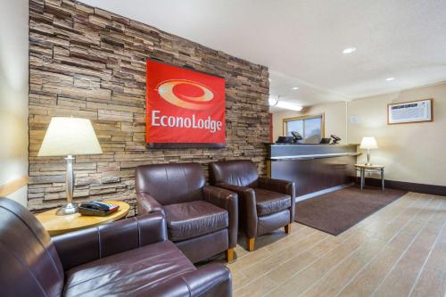 Econo Lodge Sioux Falls Empire Mall - image 4