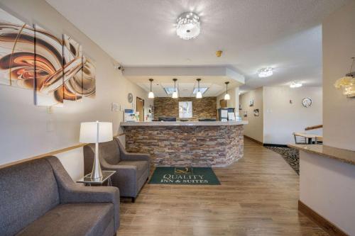 Quality Inn & Suites South - image 3