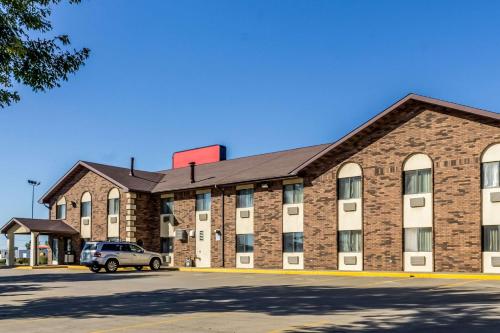 Econo Lodge North Sioux Falls - image 3