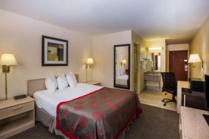 Ramada by Wyndham Sioux Falls - image 3