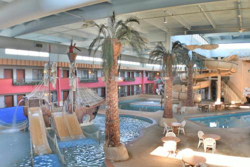 Ramada by Wyndham Sioux Falls Airport - Waterpark Resort & Event Center - main image