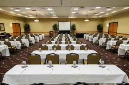 Ramada by Wyndham Sioux Falls Airport - Waterpark Resort & Event Center - image 5