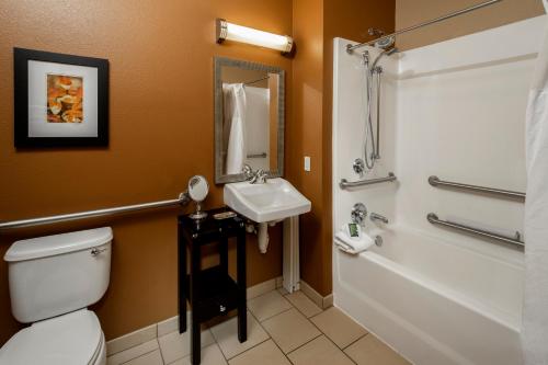 ClubHouse Hotel Sioux Falls - image 3