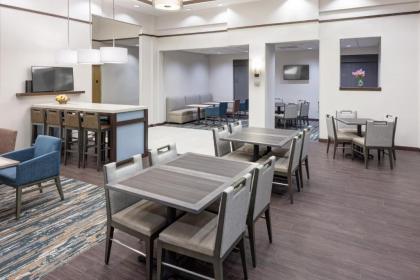 Hampton Inn & Suites Chicago North Shore - image 7