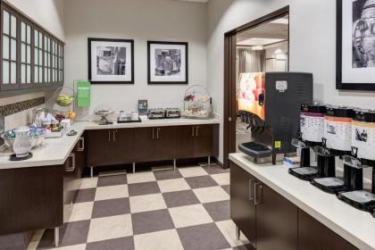 Hampton Inn & Suites Chicago North Shore - image 8