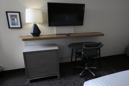 Holiday Inn Chicago North Shore an IHG Hotel - image 12