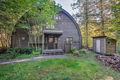 Riverfront Cabin with Hot Tub on the Skykomish River! - image 8