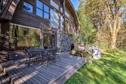 Riverfront Cabin with Hot Tub on the Skykomish River! - image 9