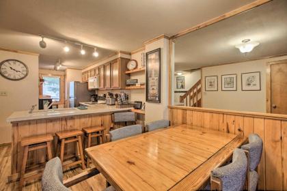 Slopeside Snowshoe Condo - Walk to Ski Lifts! - image 12