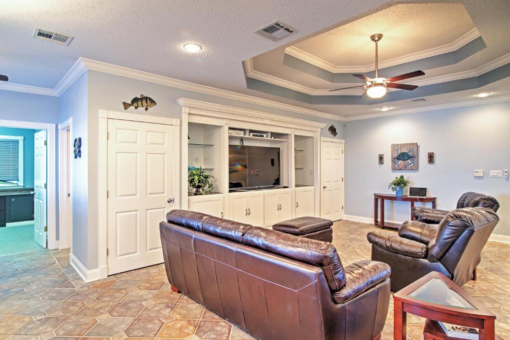 Waterfront Slidell Home with Boat Dock and Canal View! - image 7