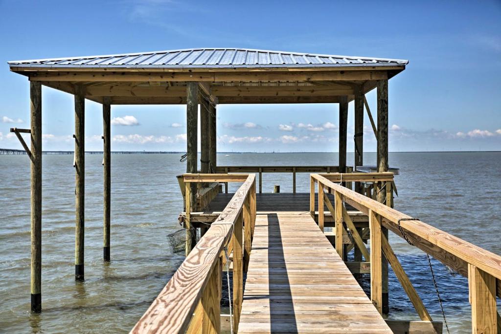 Modern Slidell Home with Private Fishing Dock! - image 5