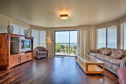 Smith River Vintage Cabin with Oceanfront Deck and Views! - image 10